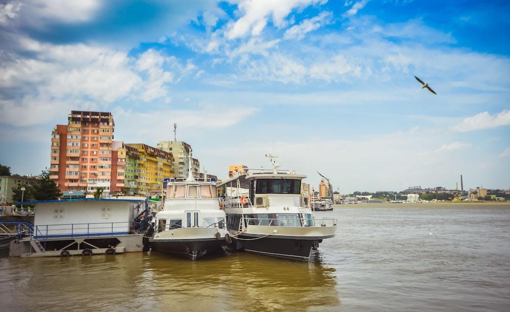Hotel Delta 4 Tulcea Bagian luar foto