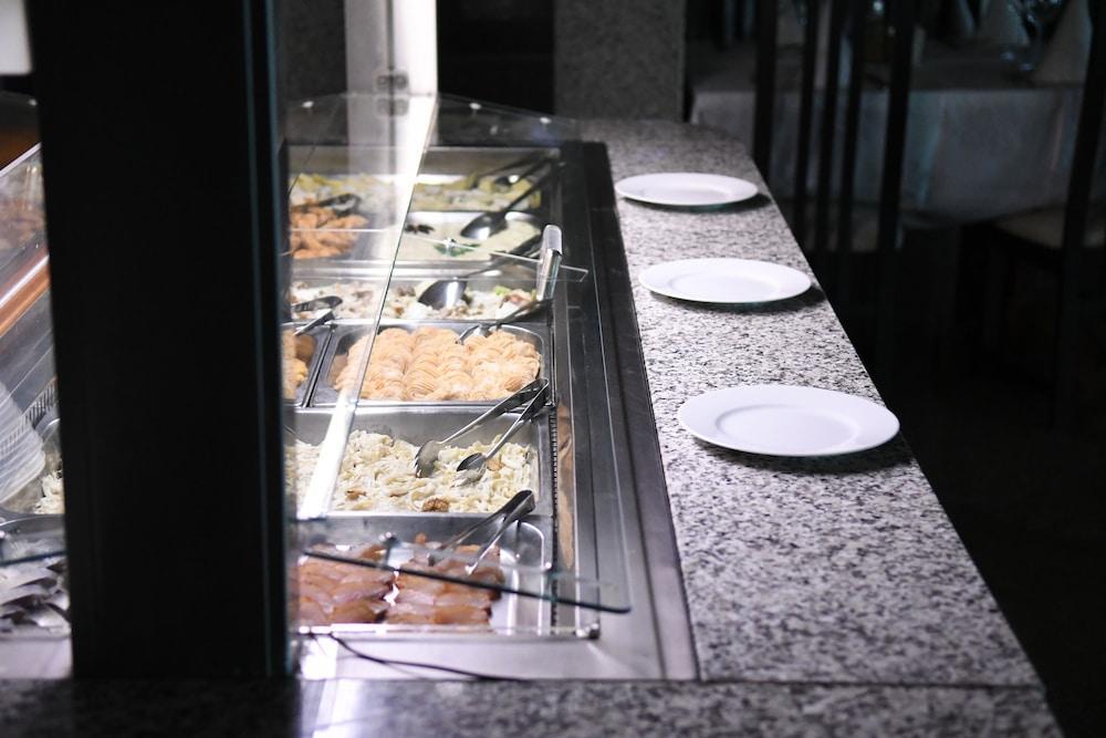Hotel Delta 4 Tulcea Bagian luar foto