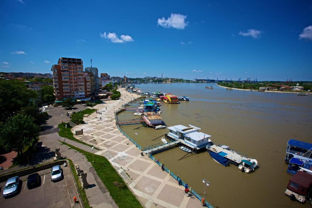 Hotel Delta 4 Tulcea Bagian luar foto