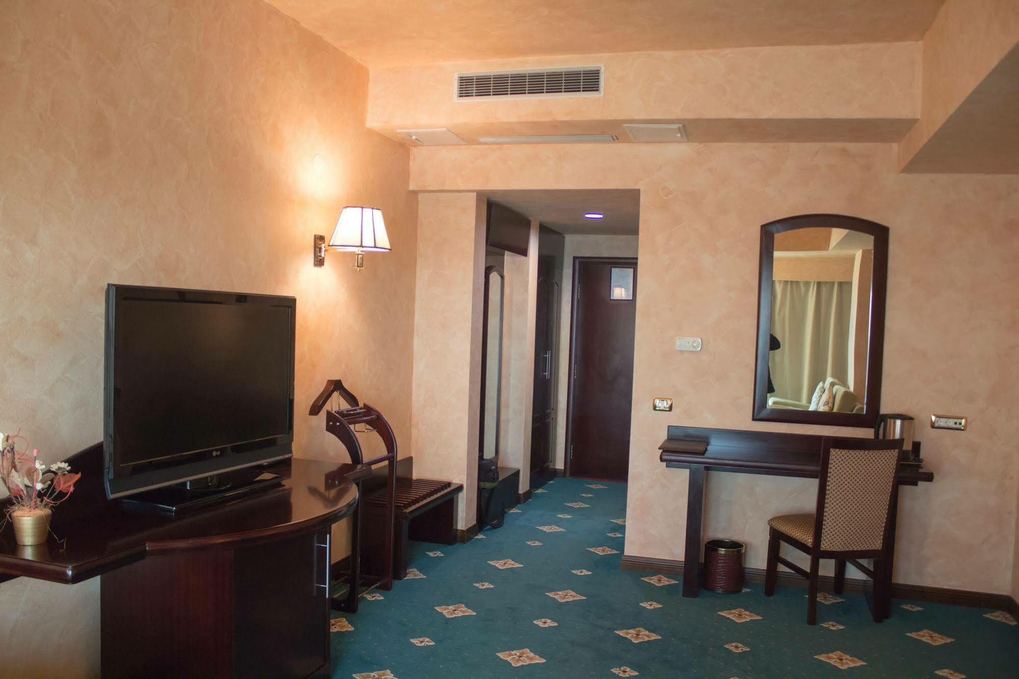 Hotel Delta 4 Tulcea Bagian luar foto