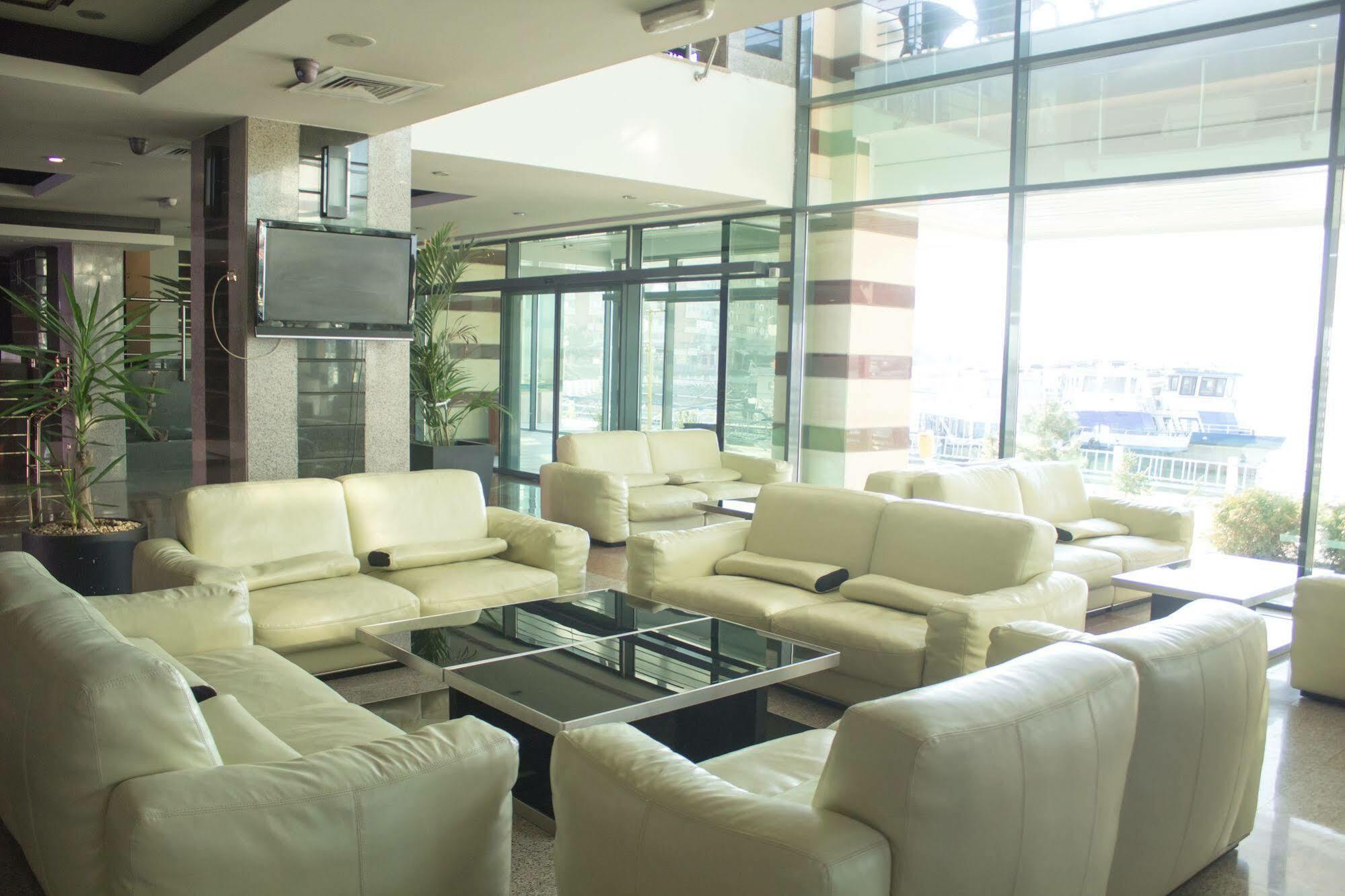 Hotel Delta 4 Tulcea Bagian luar foto