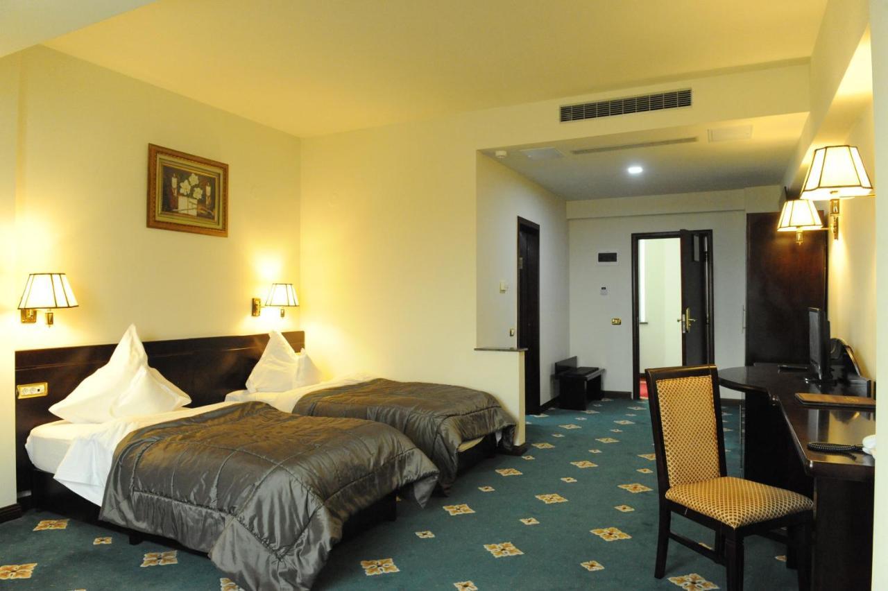 Hotel Delta 4 Tulcea Bagian luar foto