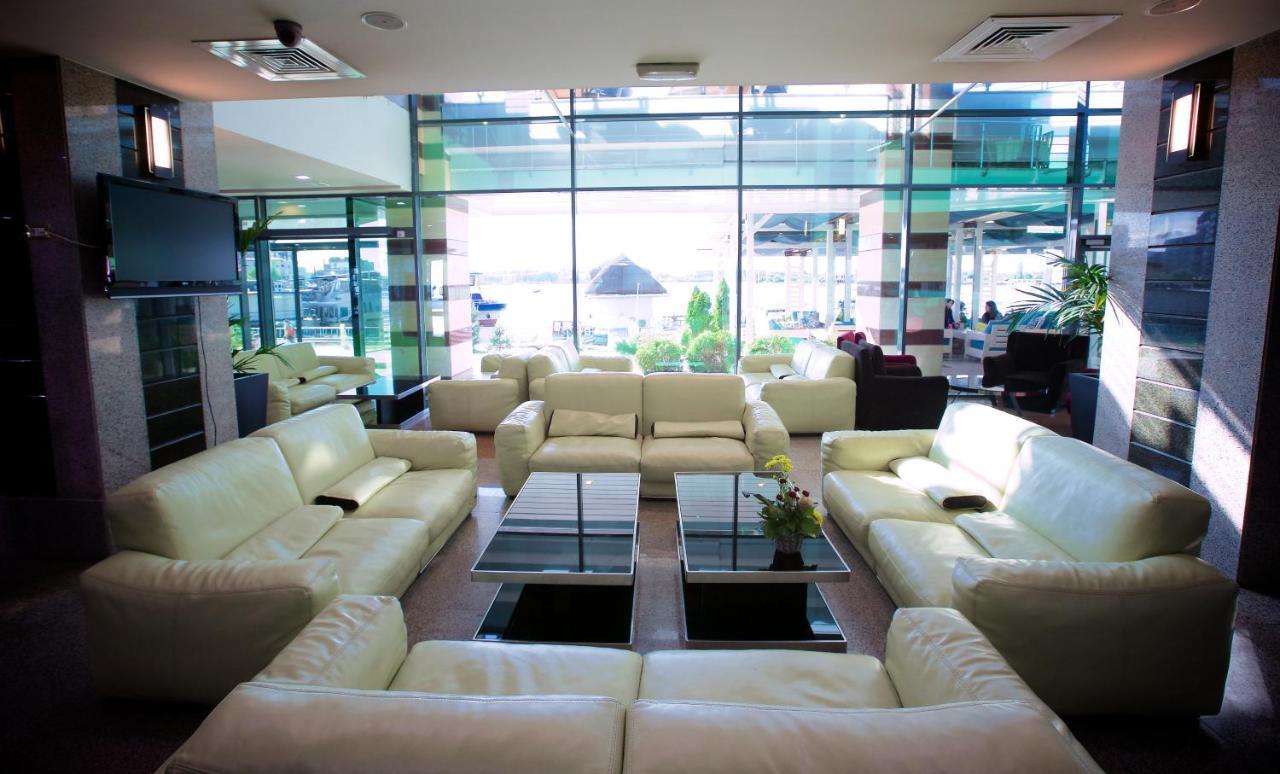Hotel Delta 4 Tulcea Bagian luar foto